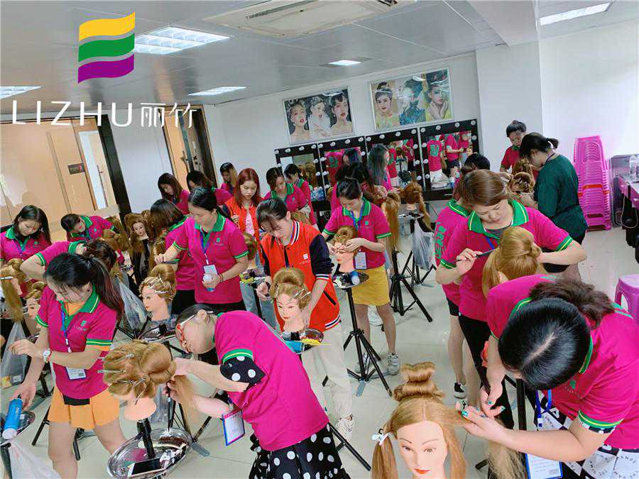 南宁化妆学校课堂：化妆造型实操课程练习