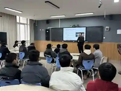 读电竞专业就是学打游戏？