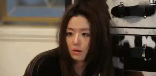 “黑珍珠”吸附毛孔油污，清洁修护肌肤，对抗污染