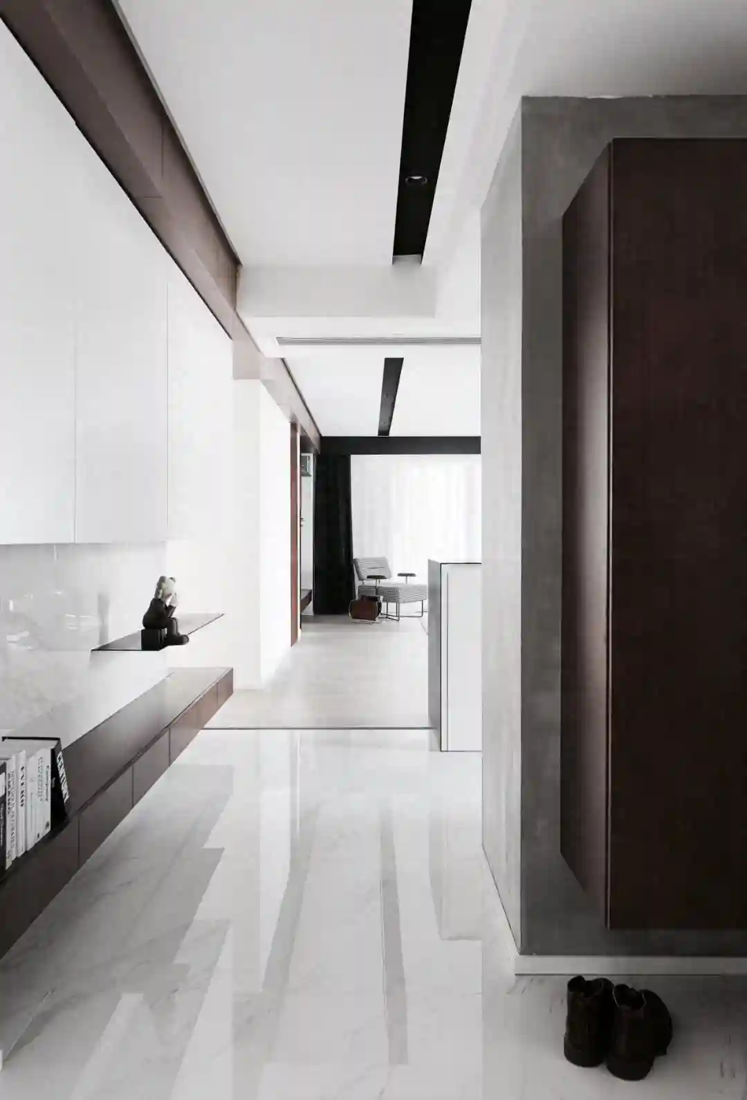 150㎡现代极简，净白空间+木质感，布置黑色家具，效果很高级